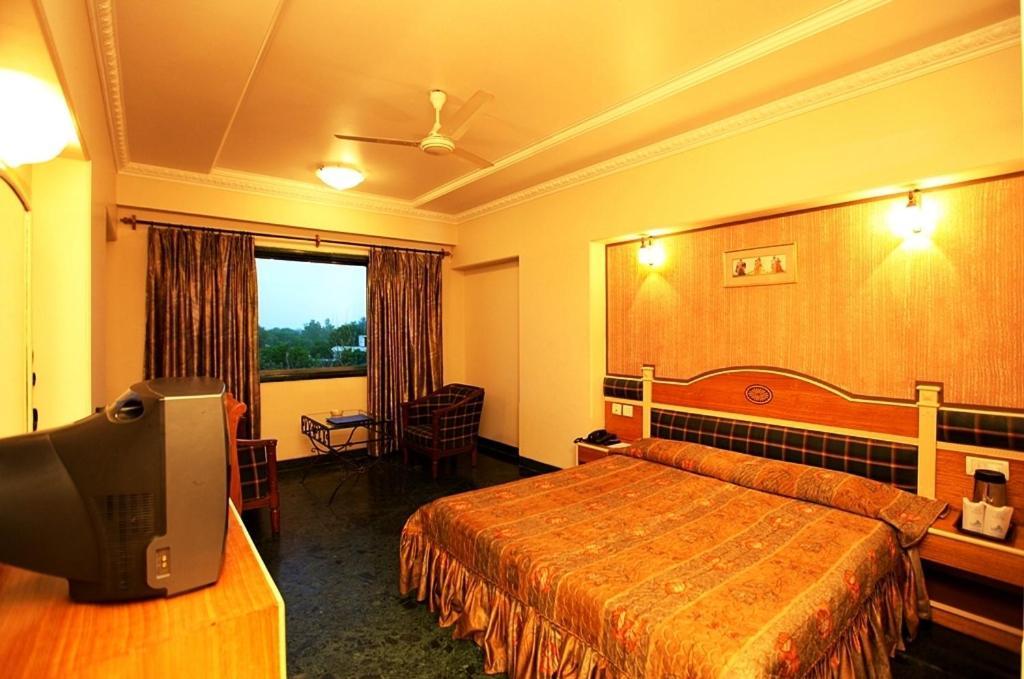Hotel Brijwasi Royal Mathura Esterno foto