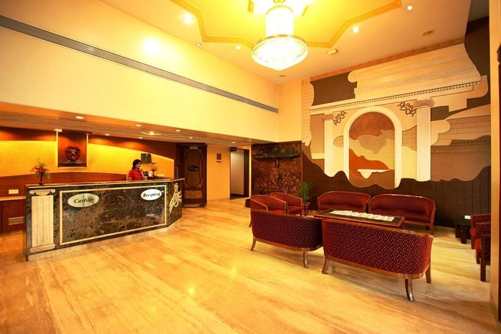 Hotel Brijwasi Royal Mathura Esterno foto