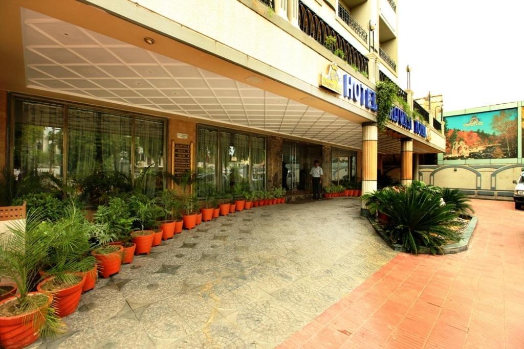 Hotel Brijwasi Royal Mathura Esterno foto