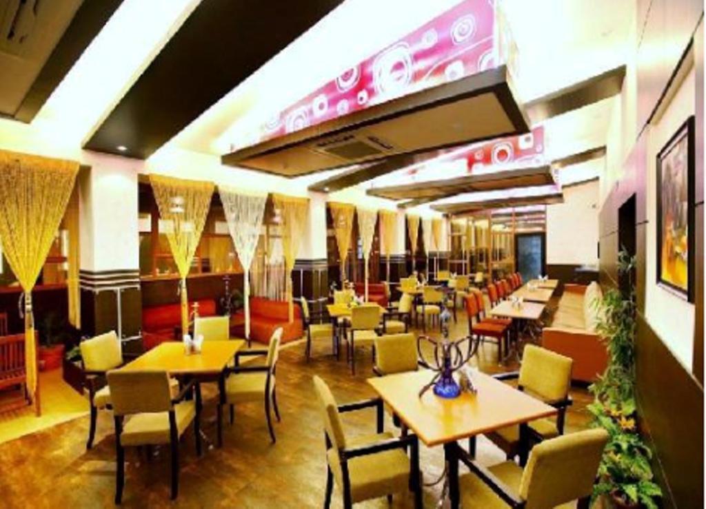 Hotel Brijwasi Royal Mathura Esterno foto